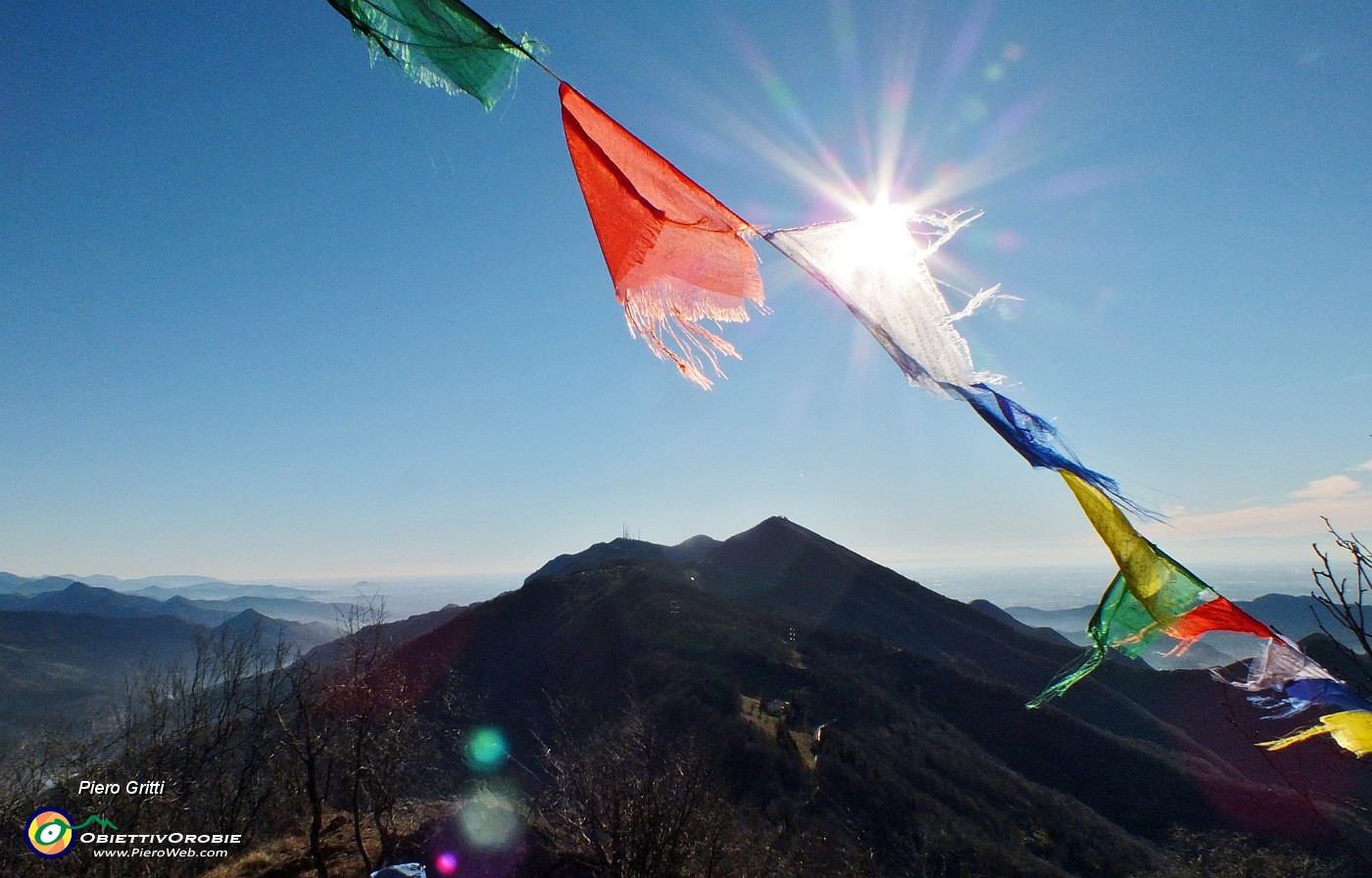 41  Alla croce del Monte Ocone con vista verso il Monte Tesoro.JPG